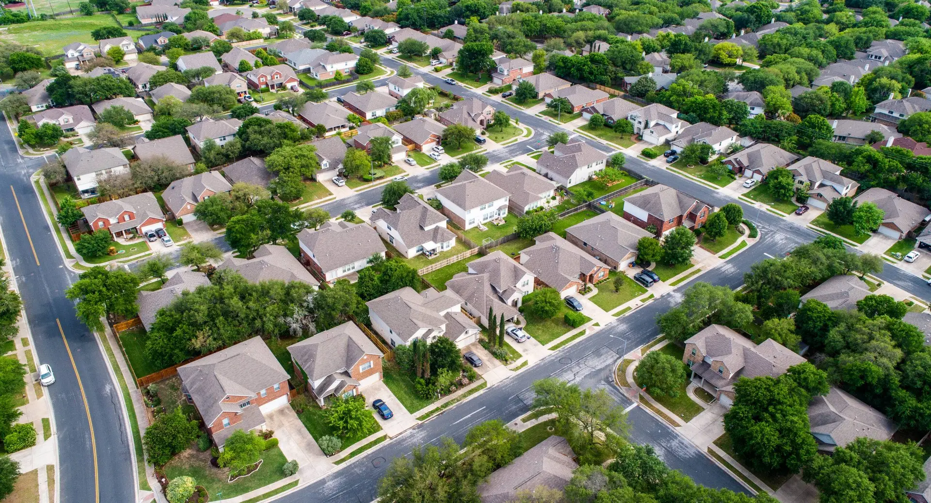 A,Green,Neighborhood,Suburb,Houses,And,Homes,In,New,Real